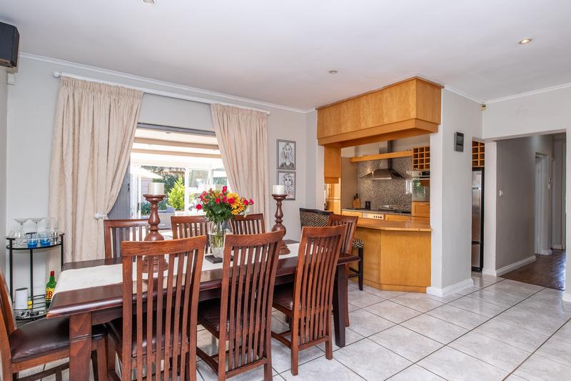5 Bedroom Property for Sale in Meadowridge Western Cape